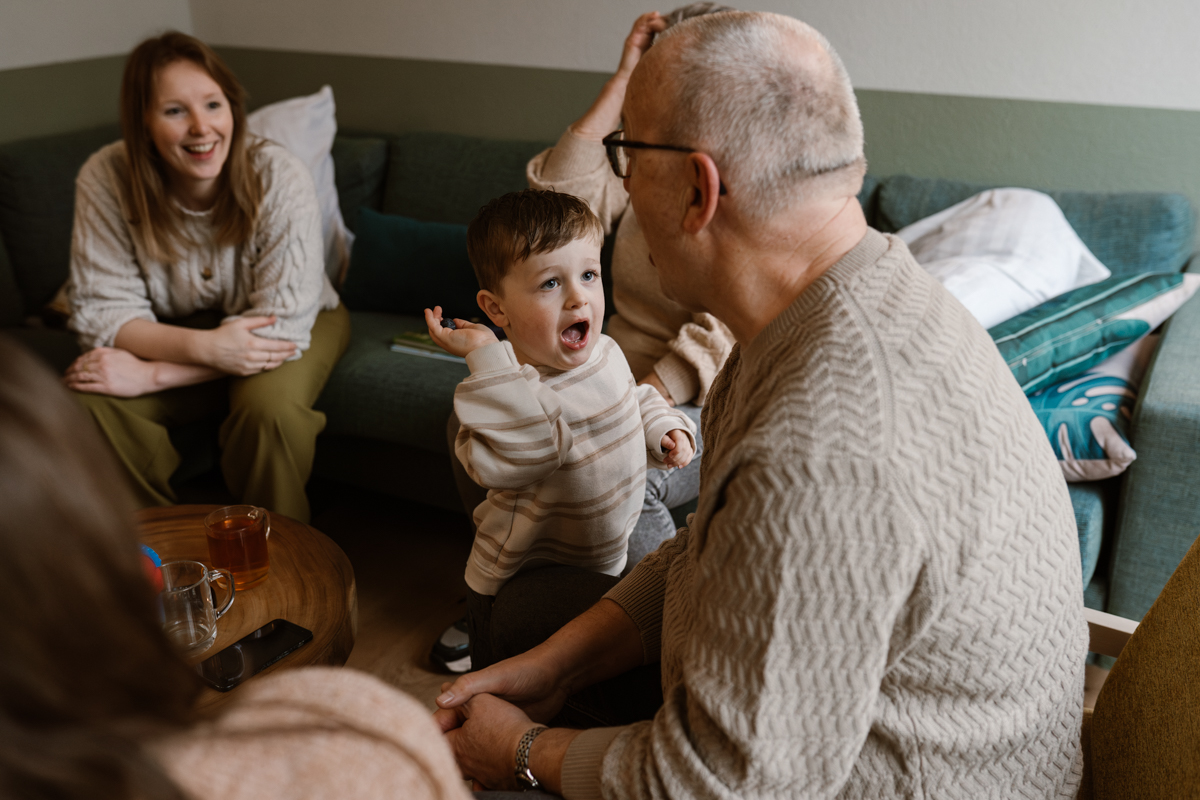 Ongedwongen familieshoot zonder te poseren