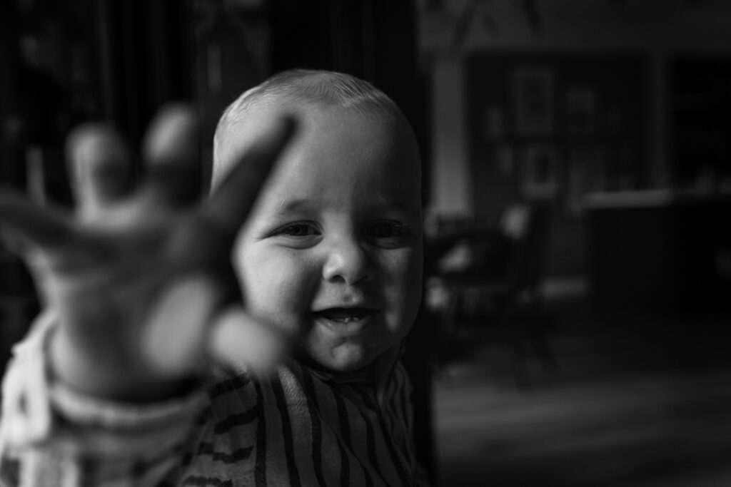 Close up van een kindje tijdens een gezinsfotoshoot in Land van Cuijk.