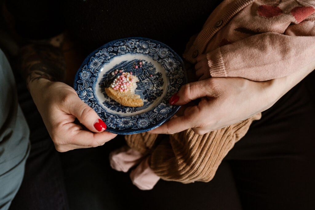 Close-up van beschuit met muisjes. 